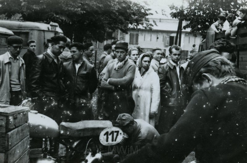 KKE 4332.jpg - Motocrossy z udziałem Tadeusza Giedrojcia.